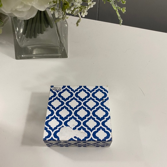 BRAND NEW crystal earrings - Picture 4 of 4